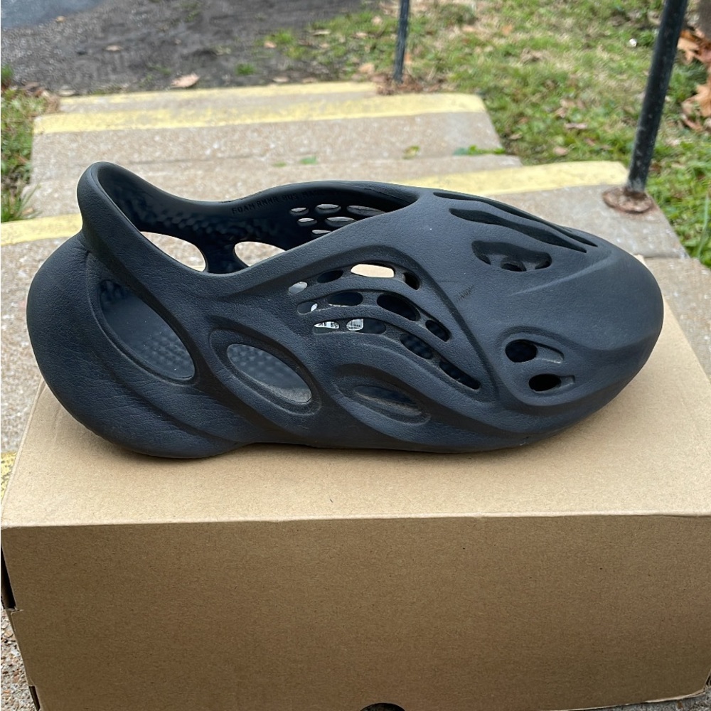 Yeezy Foam Runner ‘Carbon’ M